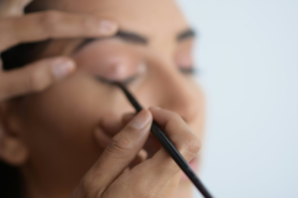 how to apply eyeliner